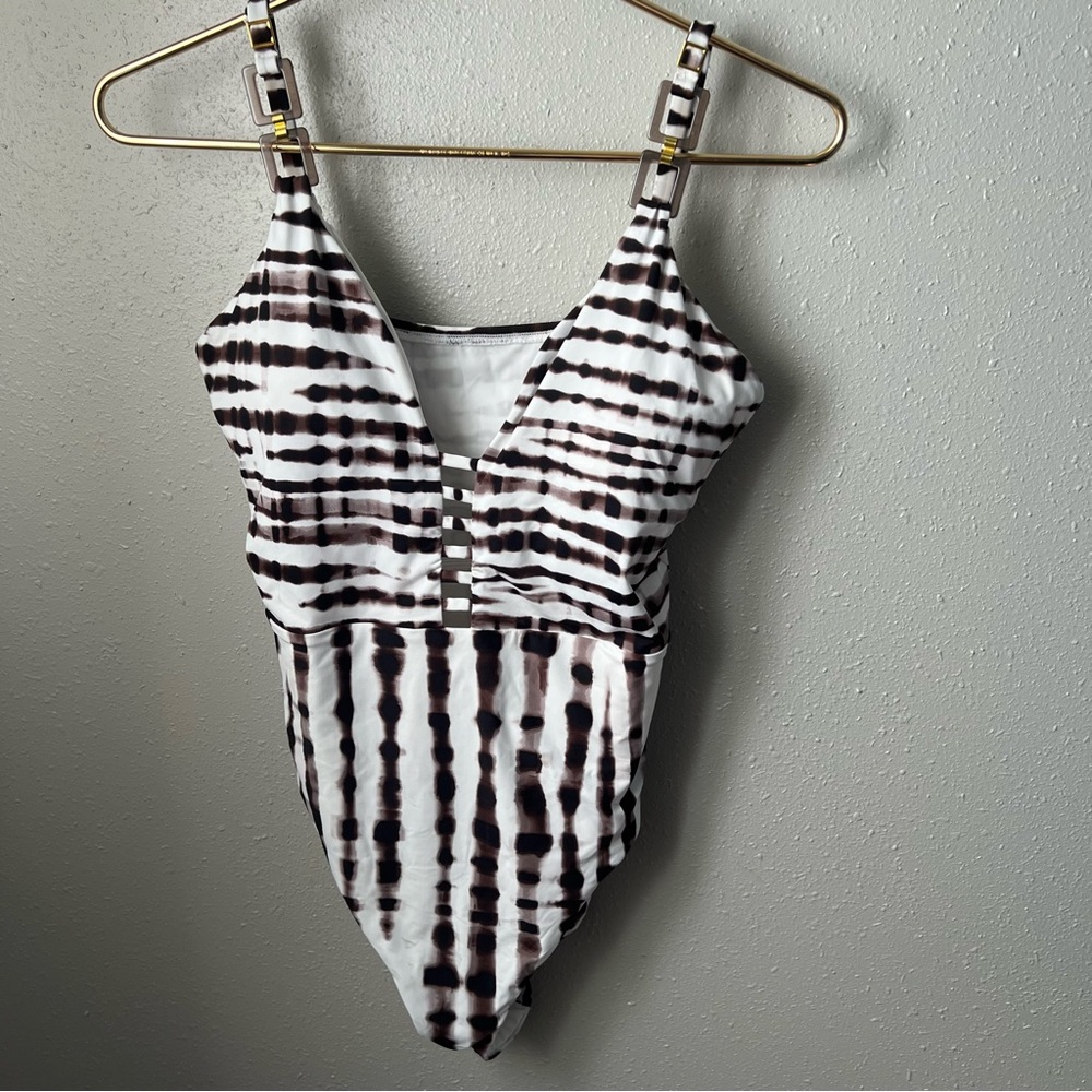 LA BLANCA Women's Twisted Bamboo Tummy Control One Piece Swimsuit Size 12 New - Picture 3 of 7